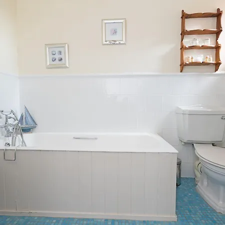 Dolphin Beach House 4*