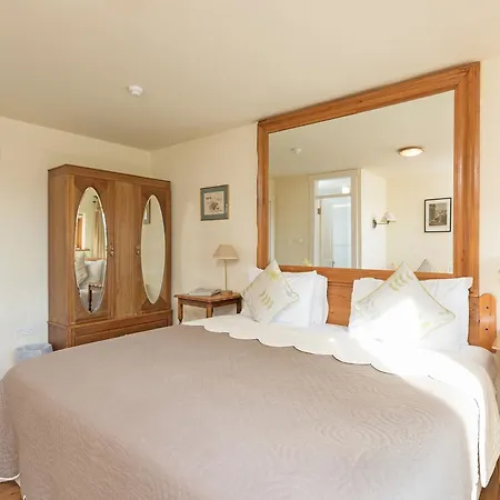 Dolphin Beach House 酒店