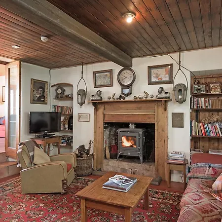 Dolphin Beach House 酒店 4*