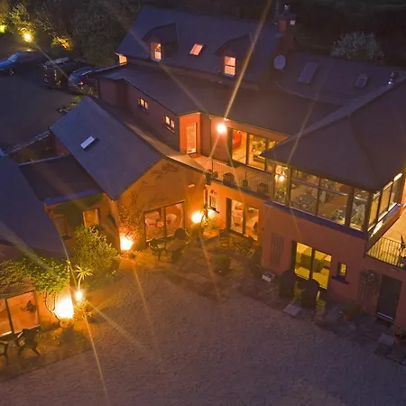 Dolphin Beach House 4*