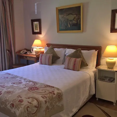 Dolphin Beach House 酒店