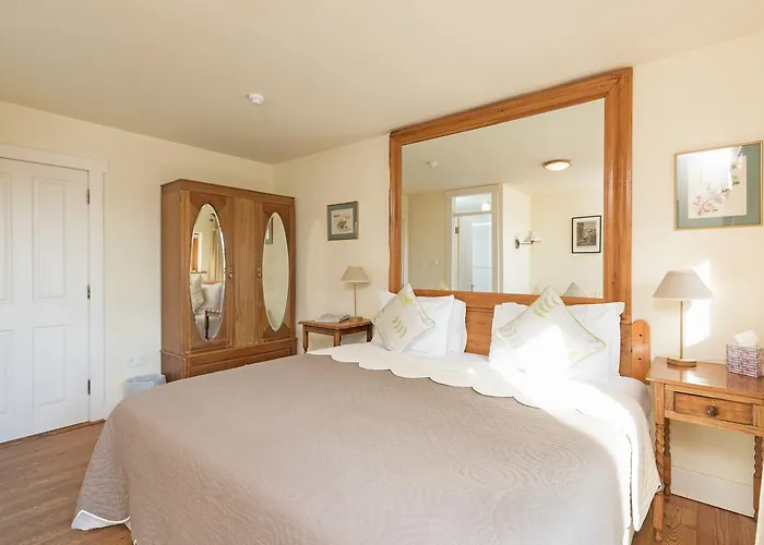 Dolphin Beach House Hotel