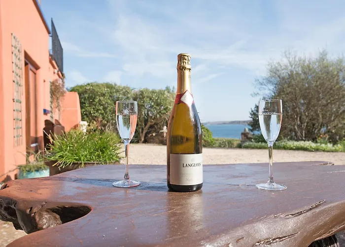 Dolphin Beach House Hotel