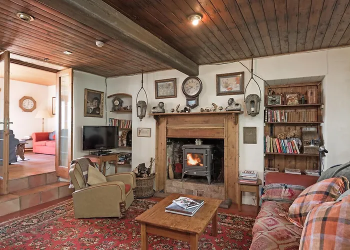 Dolphin Beach House Hotel 4*