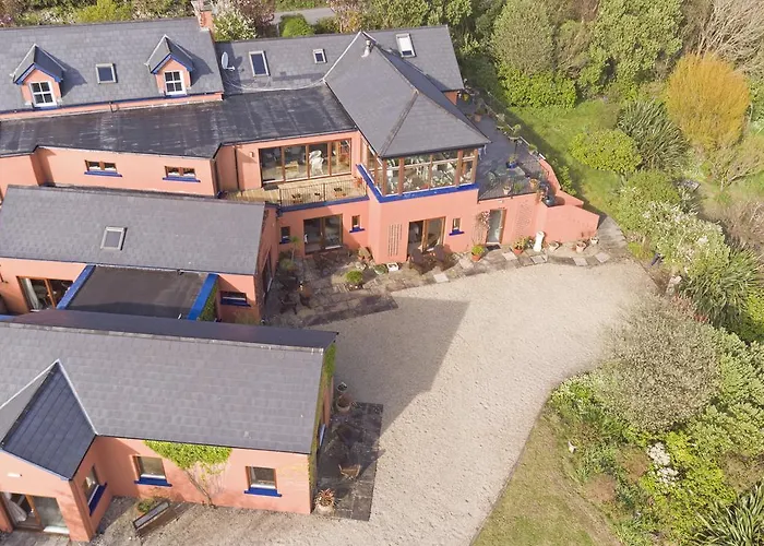 Dolphin Beach House Hotel