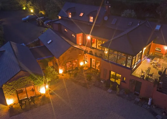 Dolphin Beach House 4*