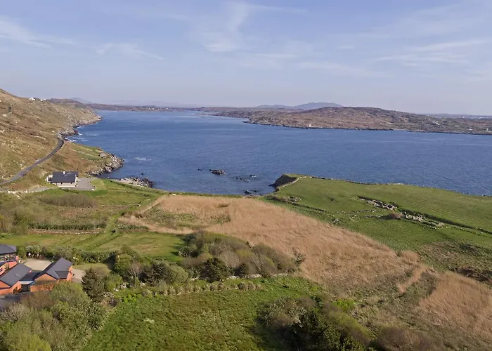 Dolphin Beach House 4*