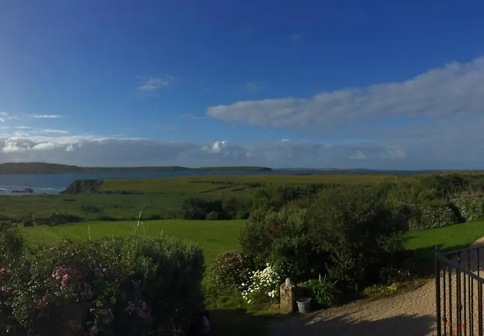 Dolphin Beach House 4*