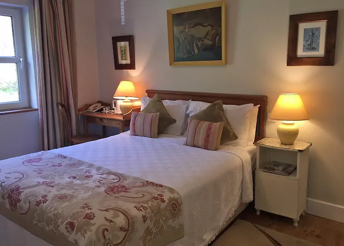 Dolphin Beach House Hotel